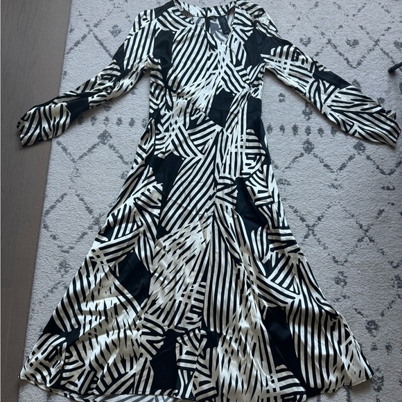 Zero + Maria Cornejo Dresses & Skirts - Maria+ Comejo Black and White Silk Abstract Asymmetrical Dress